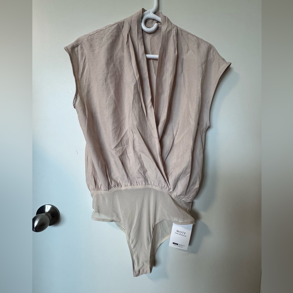 MOTF Cream Draped Sleeveless Blouse